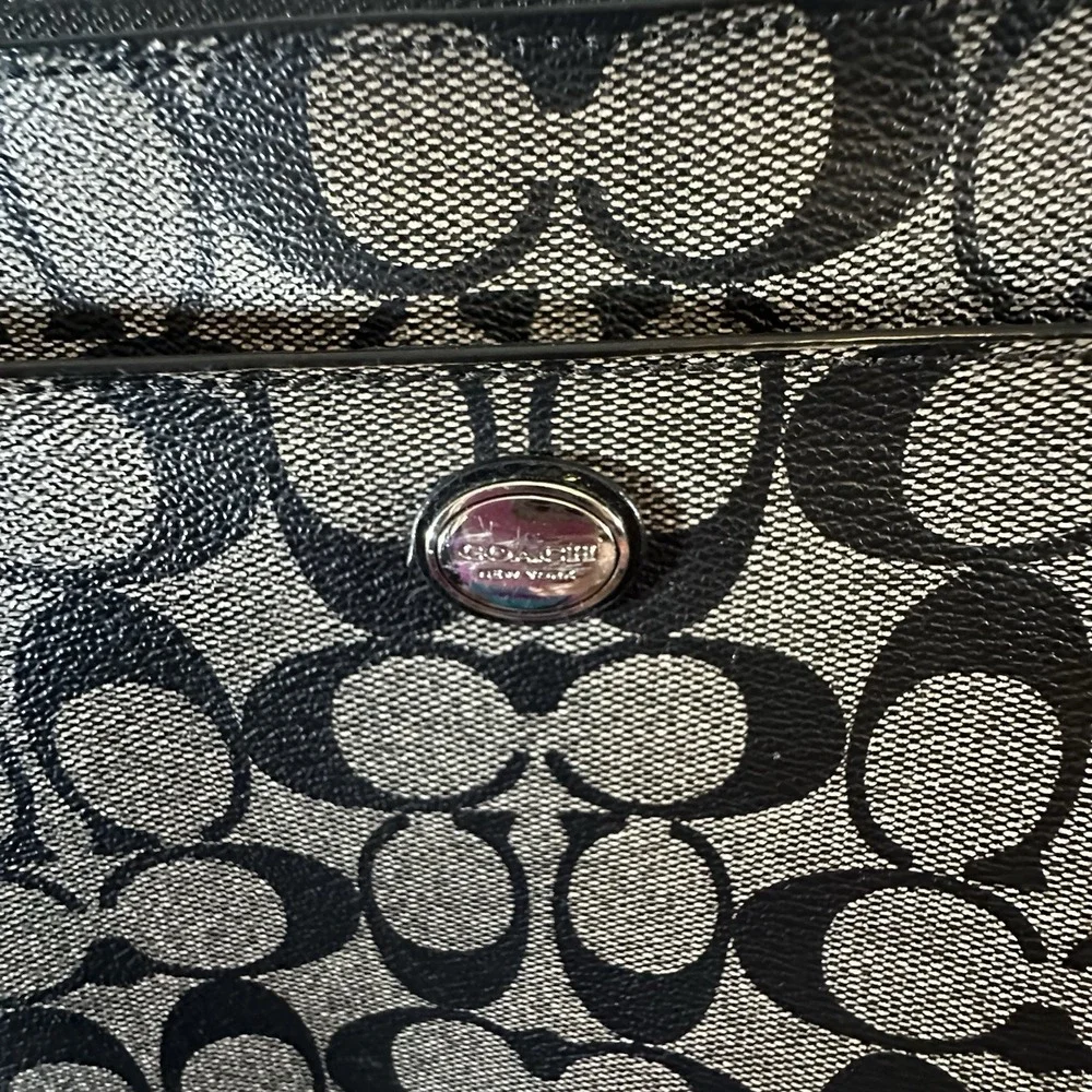 Coach Signature Logo Crossbody Black/Gray Silver Hardware Zip Top Lined F52175